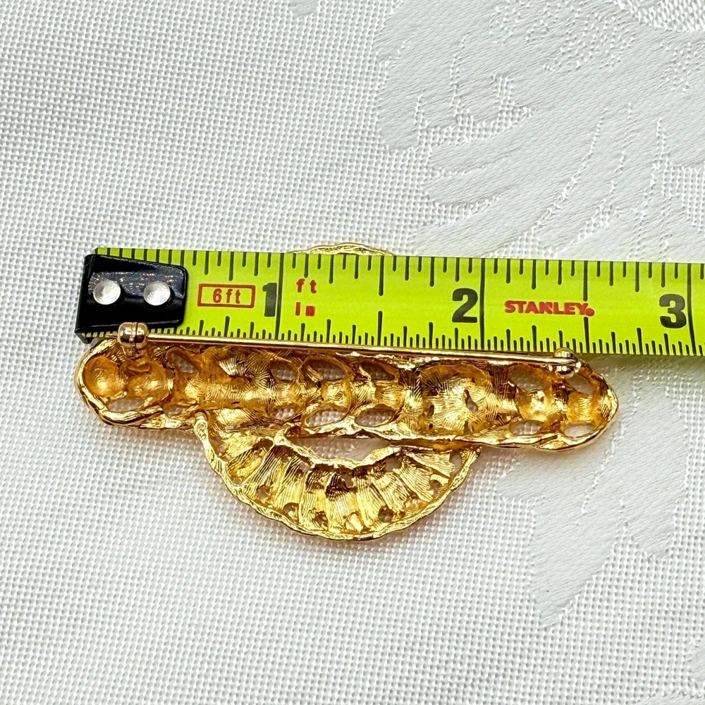 Vintage Elegant Gold Tone Laurel Leaf Design Buckle Brooch